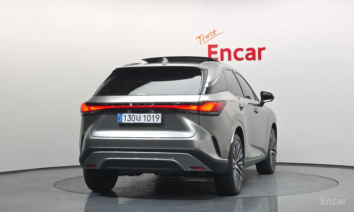 Фото 4 - Lexus RX