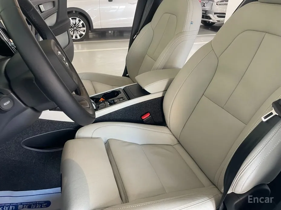 Фото 10 - Volvo XC40