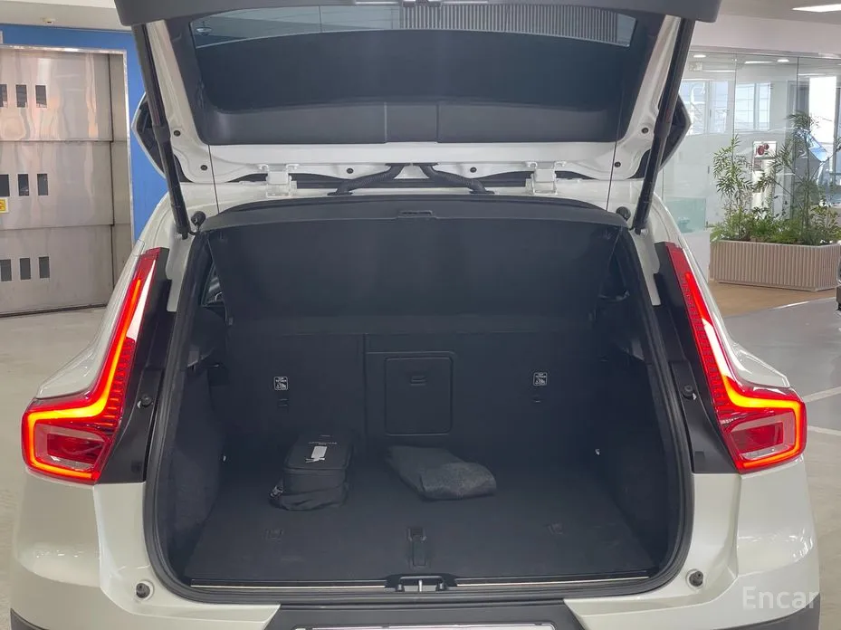 Фото 12 - Volvo XC40