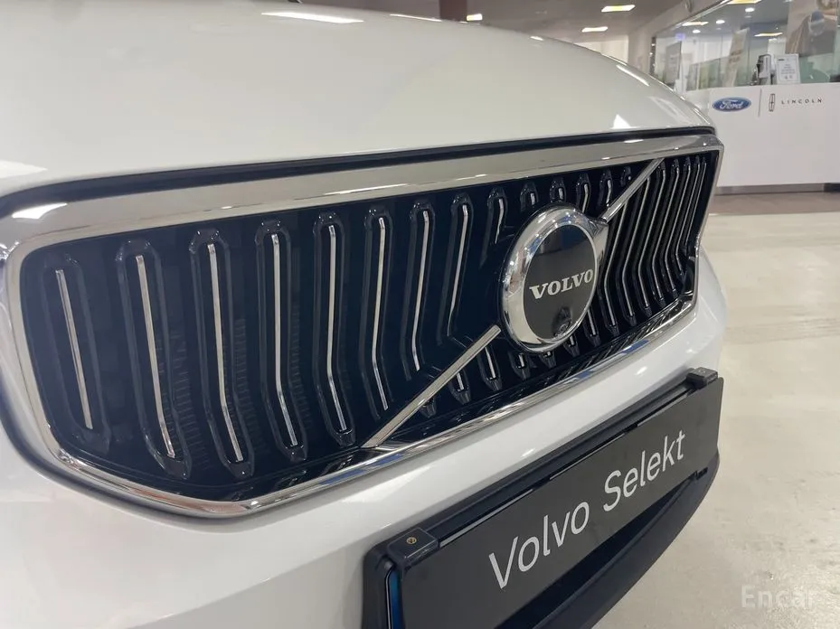 Фото 13 - Volvo XC40