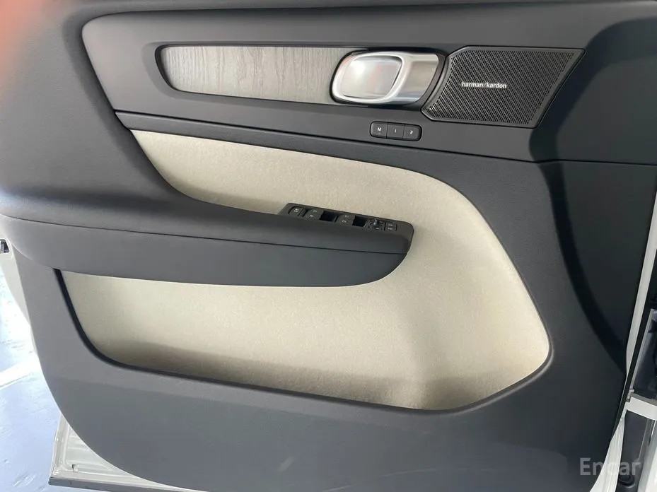 Фото 19 - Volvo XC40