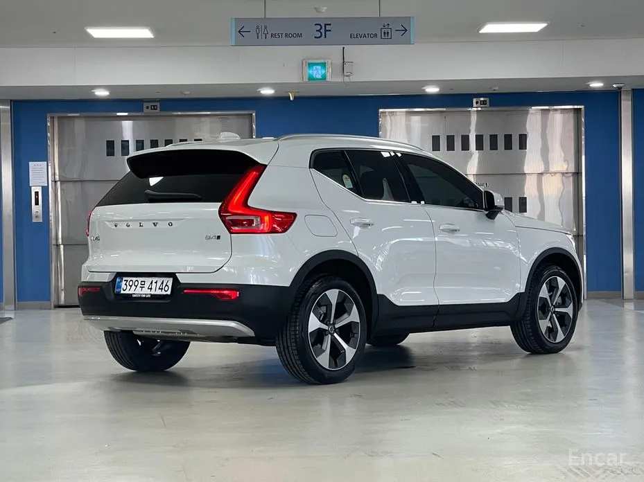 Фото 2 - Volvo XC40