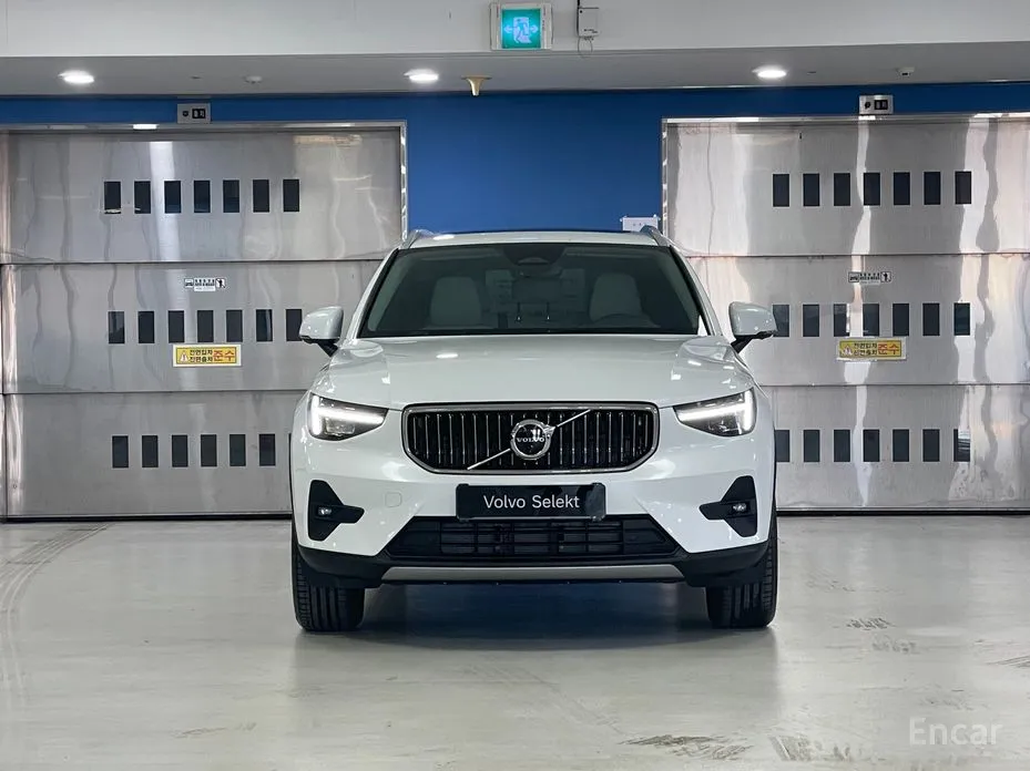 Фото 3 - Volvo XC40