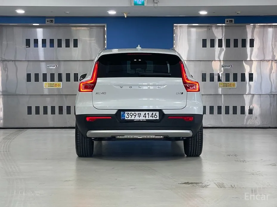 Фото 4 - Volvo XC40