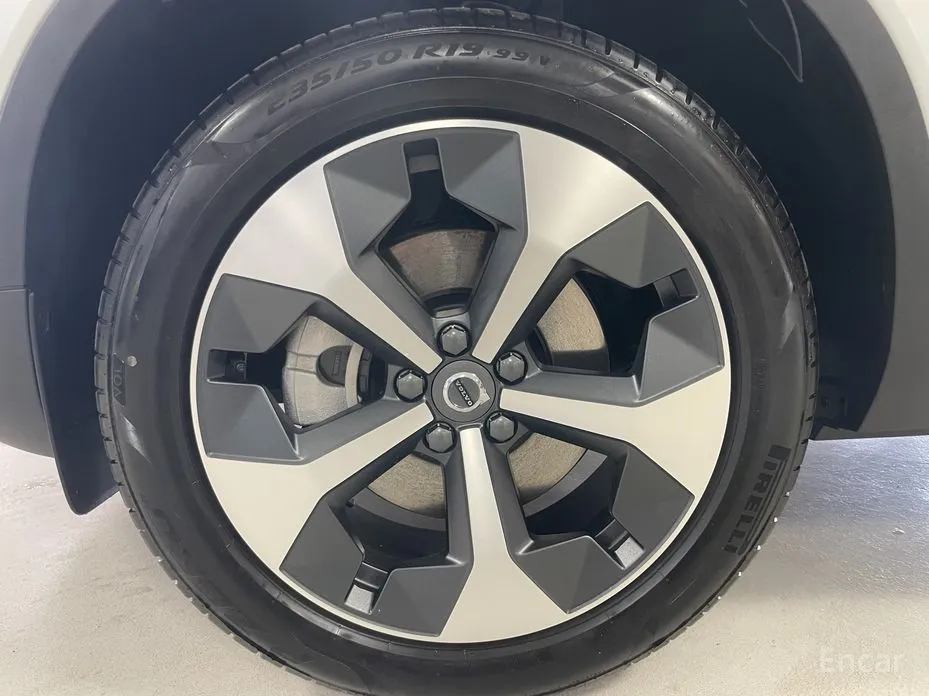 Фото 5 - Volvo XC40