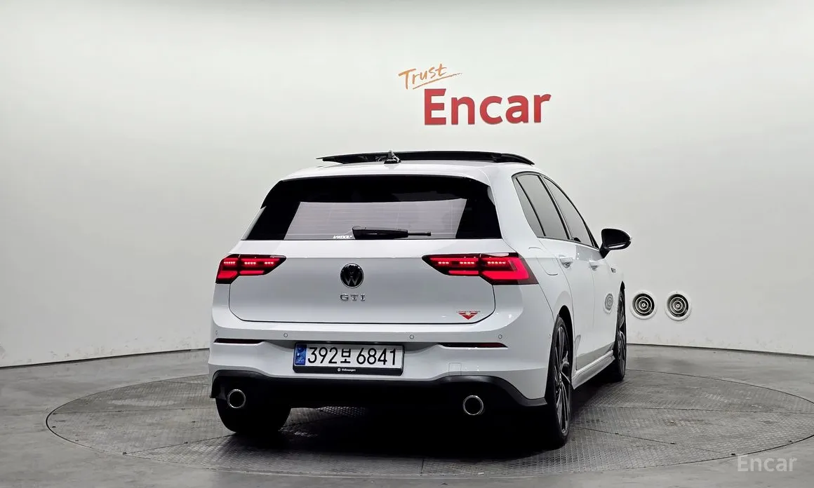 Photo 4 - Volkswagen Golf