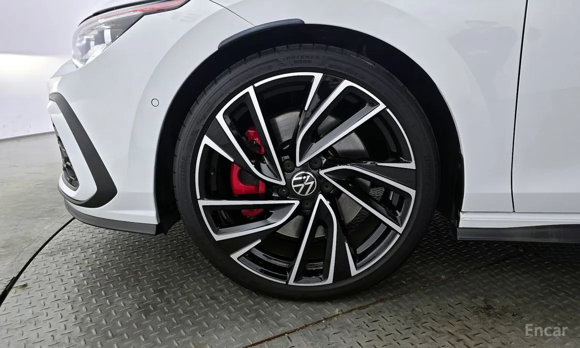 Photo 5 - Volkswagen Golf