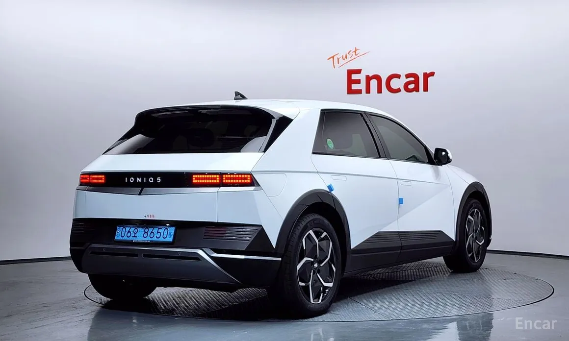 Photo 2 - Hyundai Ioniq 5