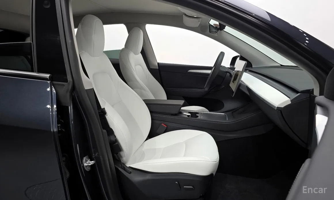 Photo 10 - Tesla Model Y