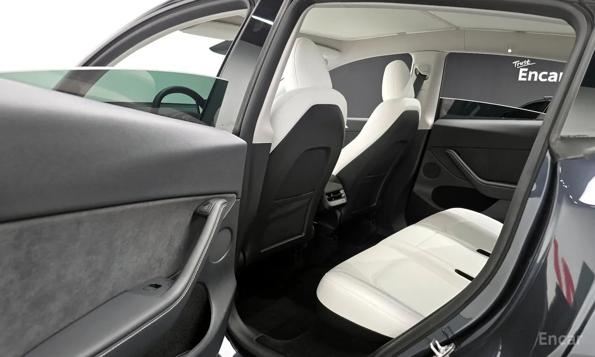 Photo 12 - Tesla Model Y