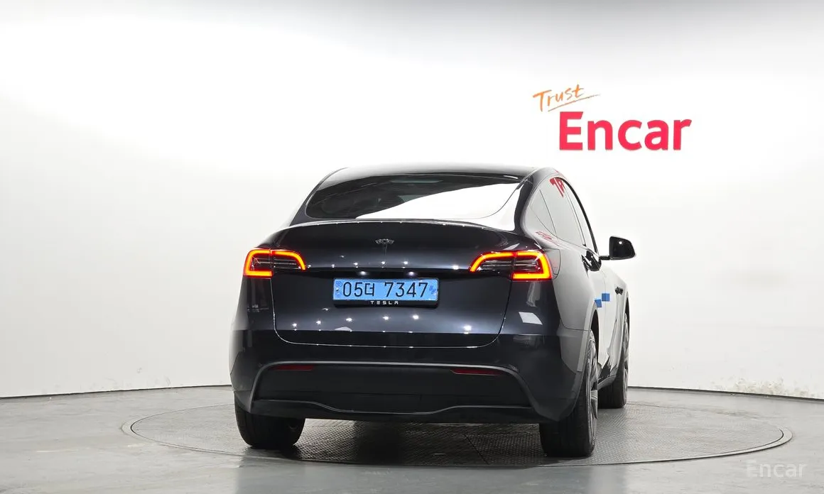 Photo 4 - Tesla Model Y