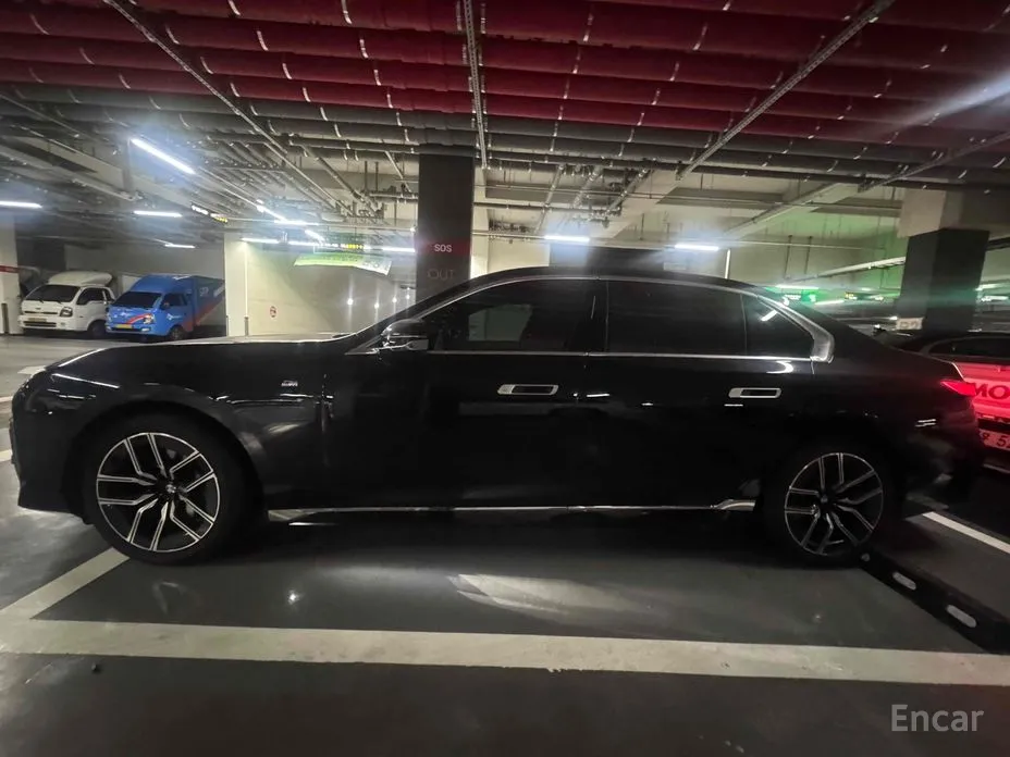 Фото 2 - BMW 7 Series