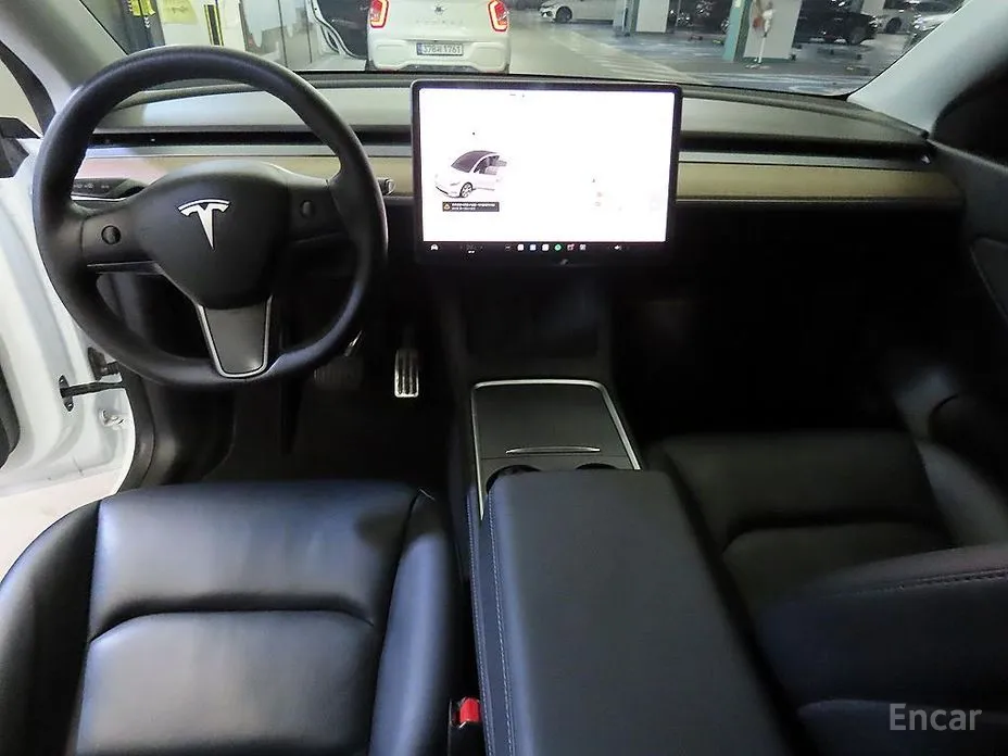 Photo 10 - Tesla Model Y
