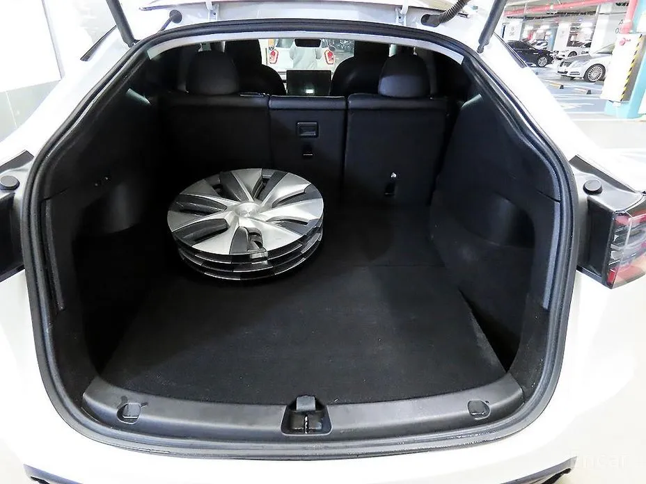 Photo 17 - Tesla Model Y