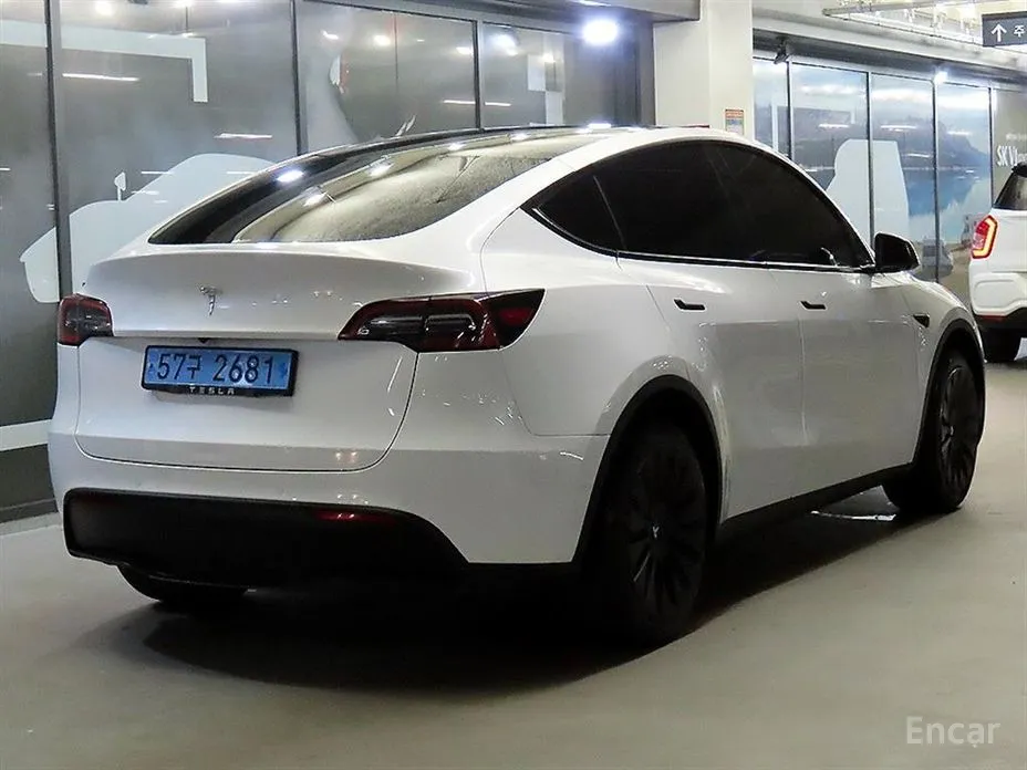 Photo 4 - Tesla Model Y