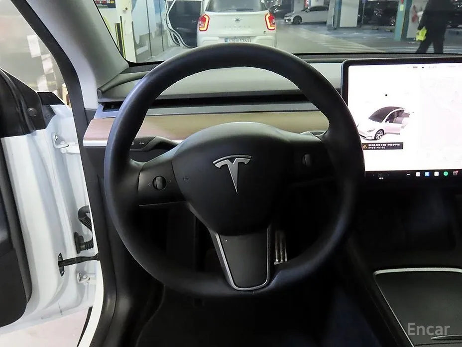 Photo 8 - Tesla Model Y