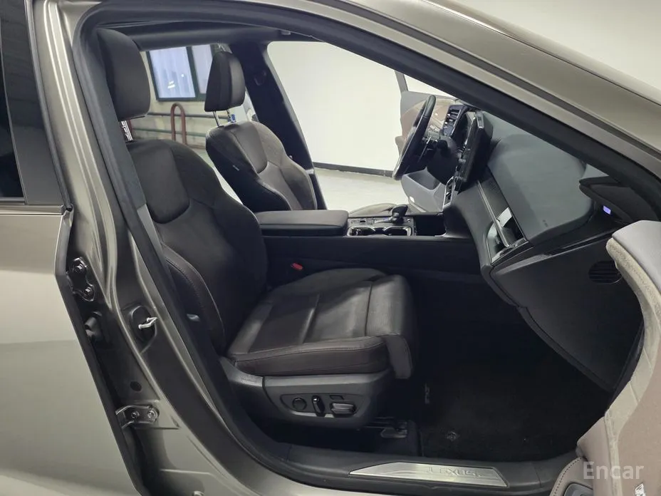 Фото 11 - Lexus RX