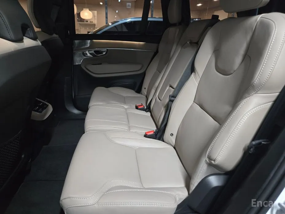 Фото 11 - Volvo XC90