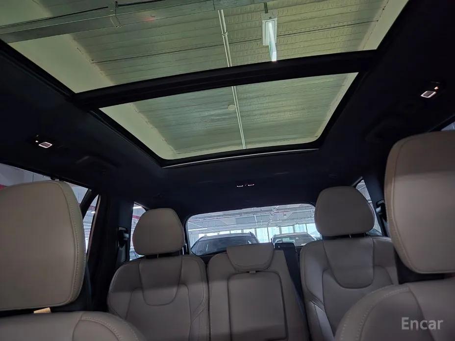 Фото 18 - Volvo XC90