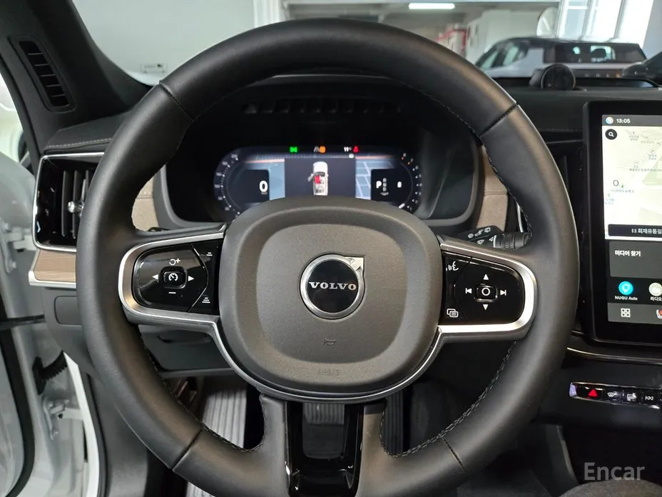 Фото 8 - Volvo XC90