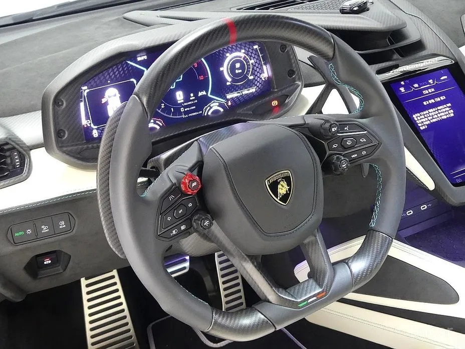 Фото 12 - Lamborghini Revuelto