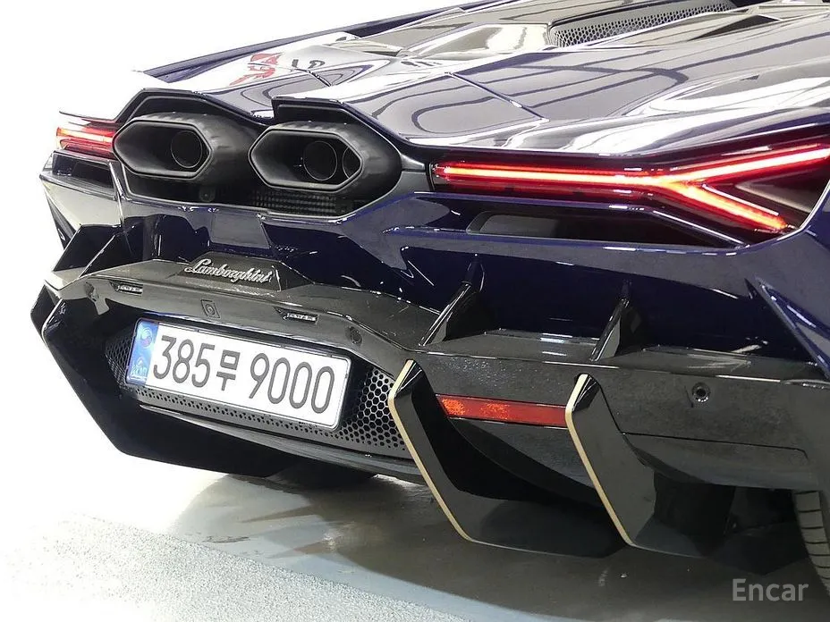 Фото 16 - Lamborghini Revuelto