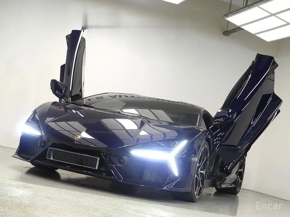 Фото 19 - Lamborghini Revuelto