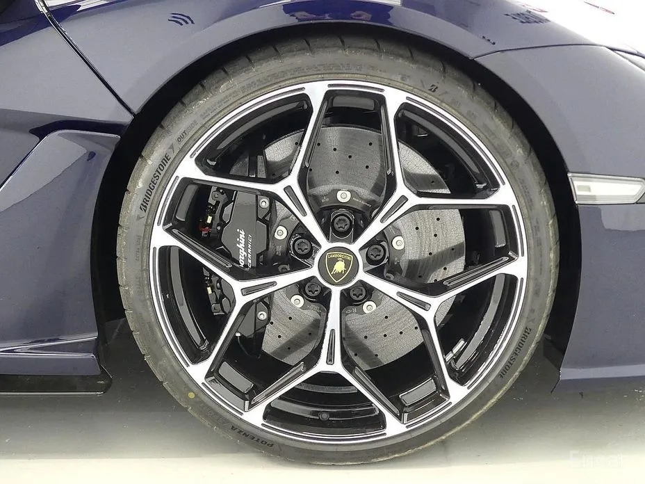 Фото 4 - Lamborghini Revuelto