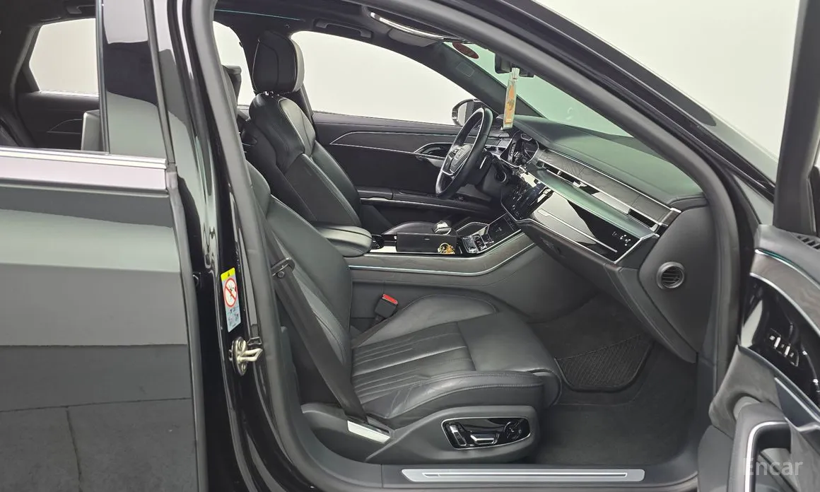 Фото 11 - Audi A8