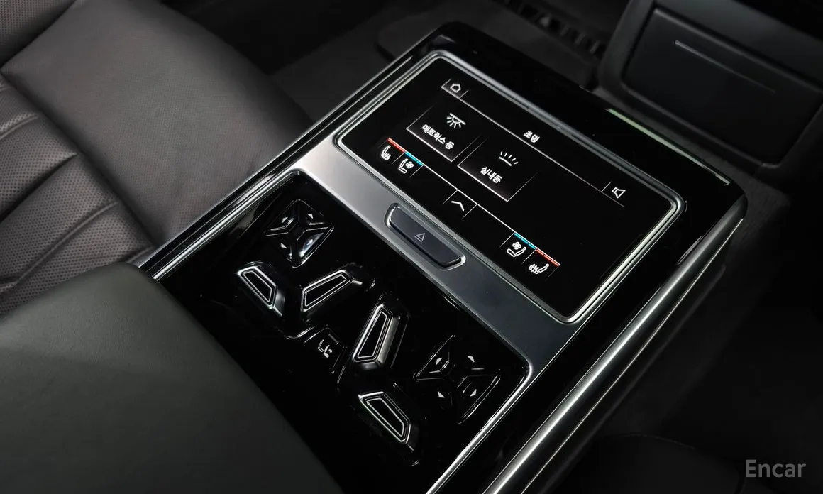 Фото 18 - Audi A8