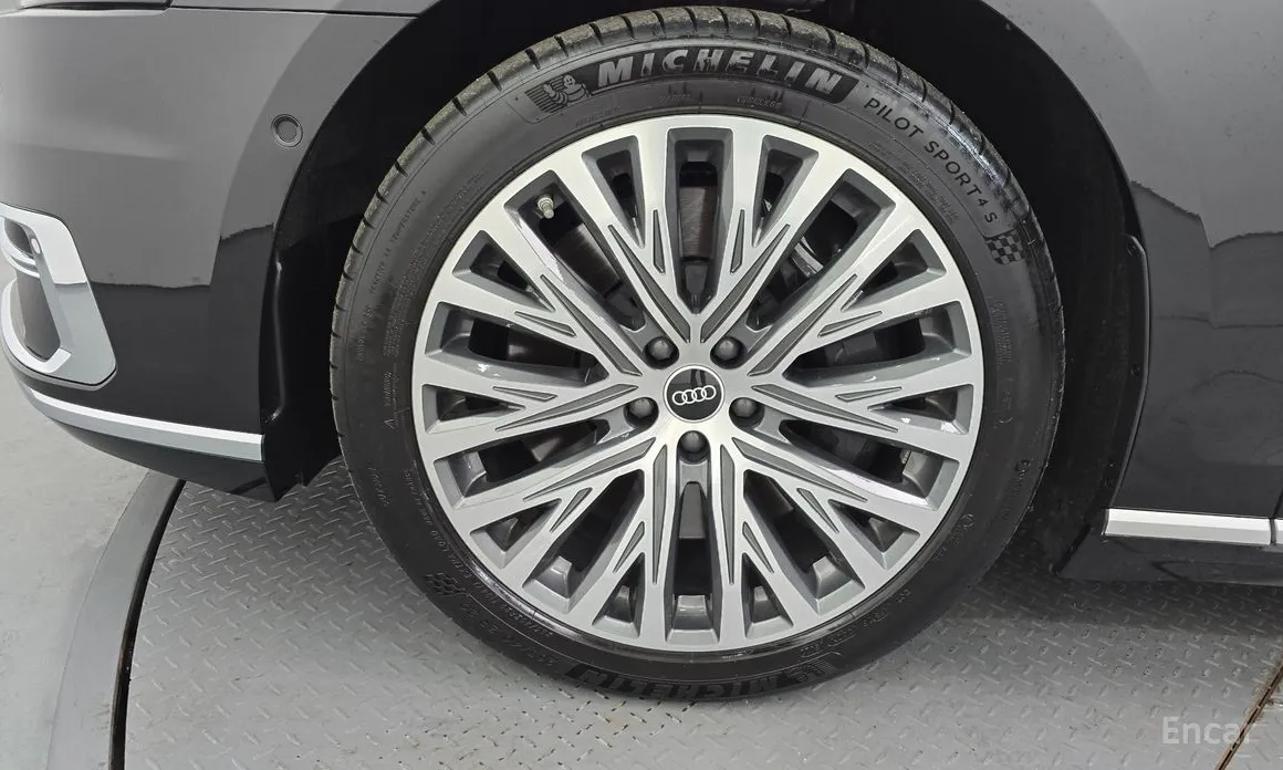 Фото 5 - Audi A8