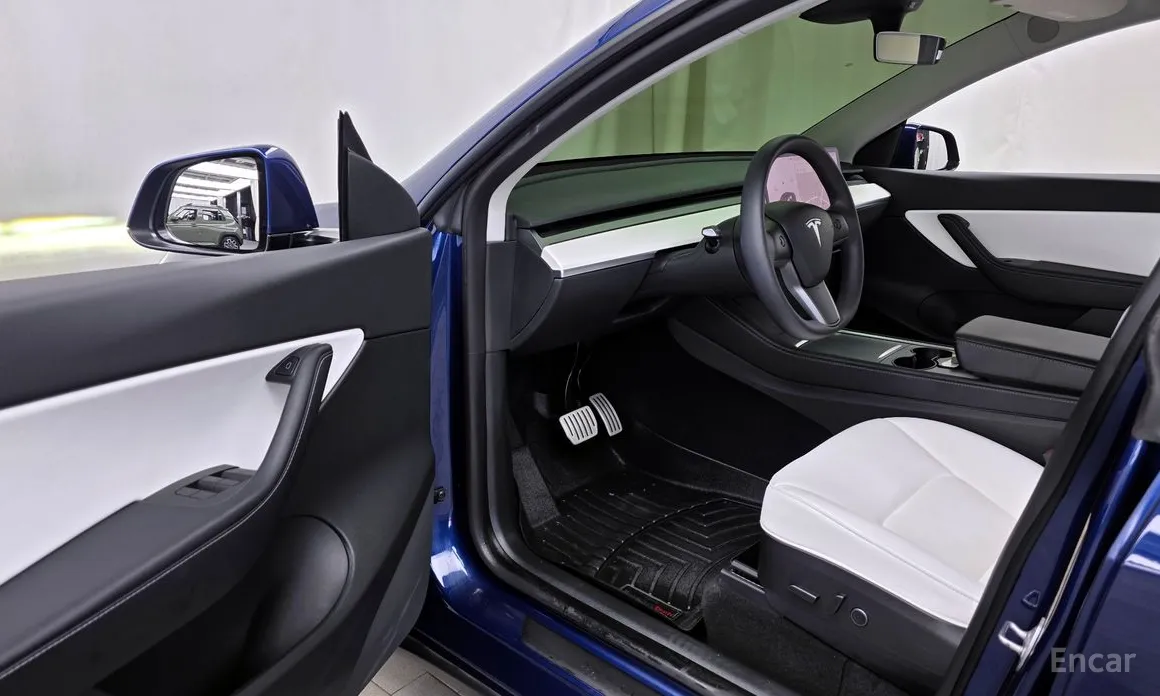 Photo 10 - Tesla Model Y