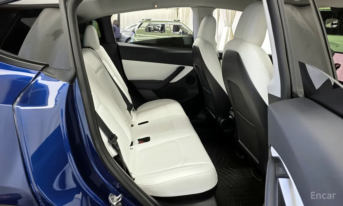 Photo 12 - Tesla Model Y