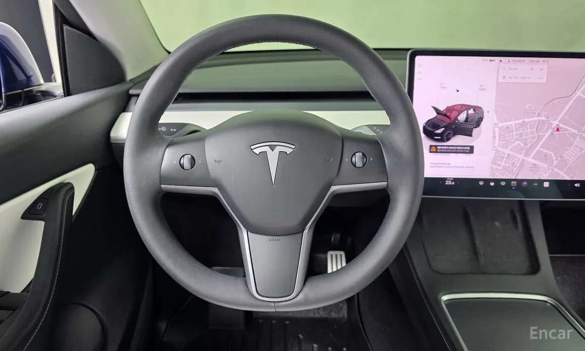 Photo 13 - Tesla Model Y