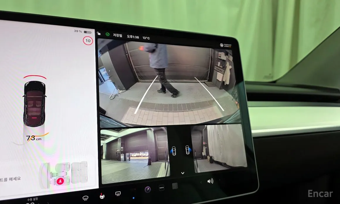 Photo 15 - Tesla Model Y