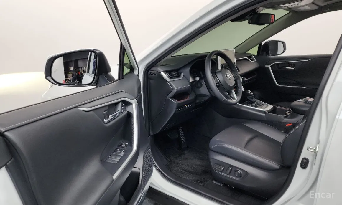 Фото 10 - Toyota RAV4