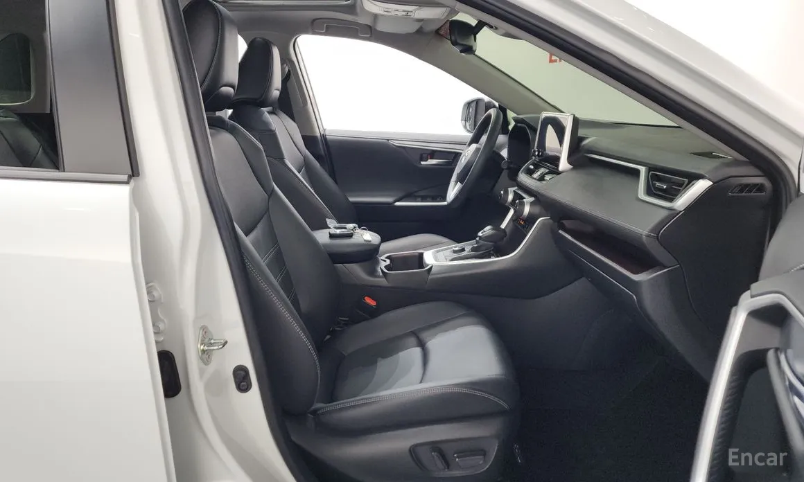 Фото 11 - Toyota RAV4