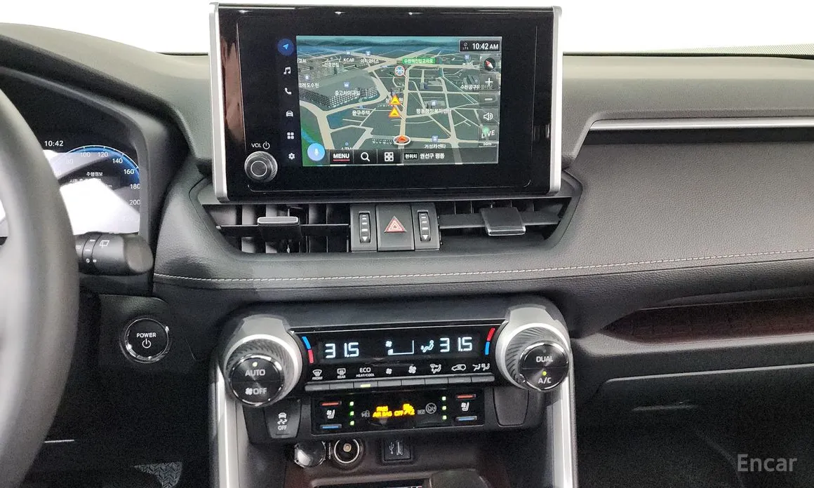 Фото 14 - Toyota RAV4