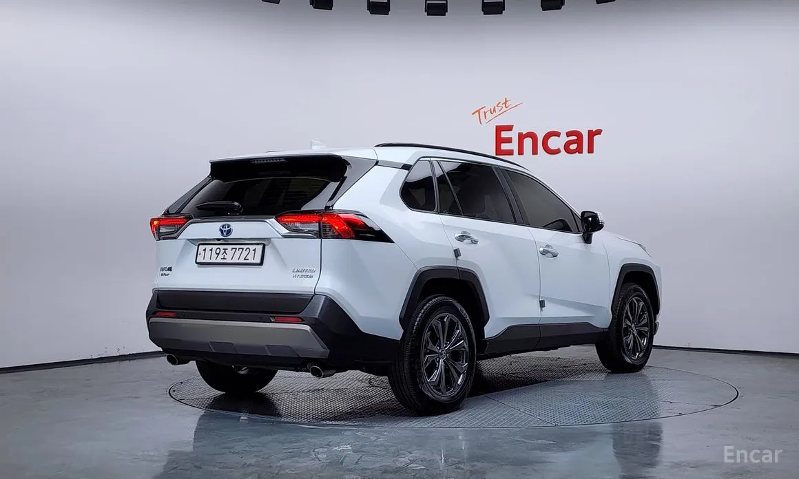 Фото 2 - Toyota RAV4