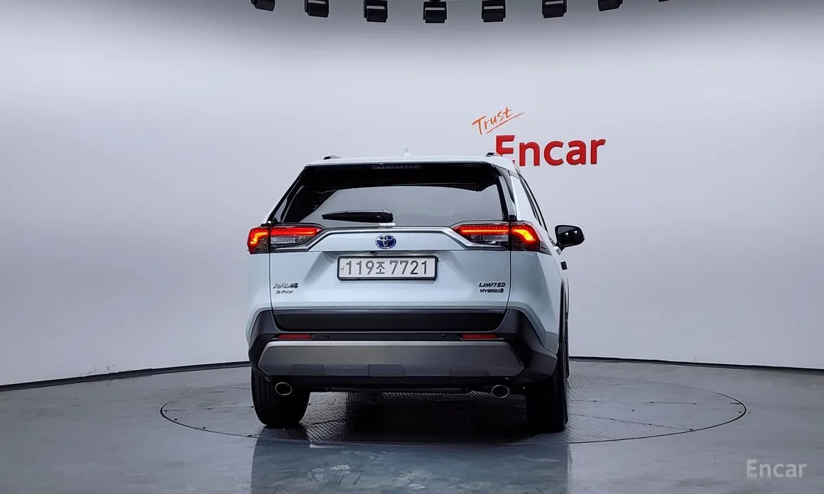 Фото 4 - Toyota RAV4