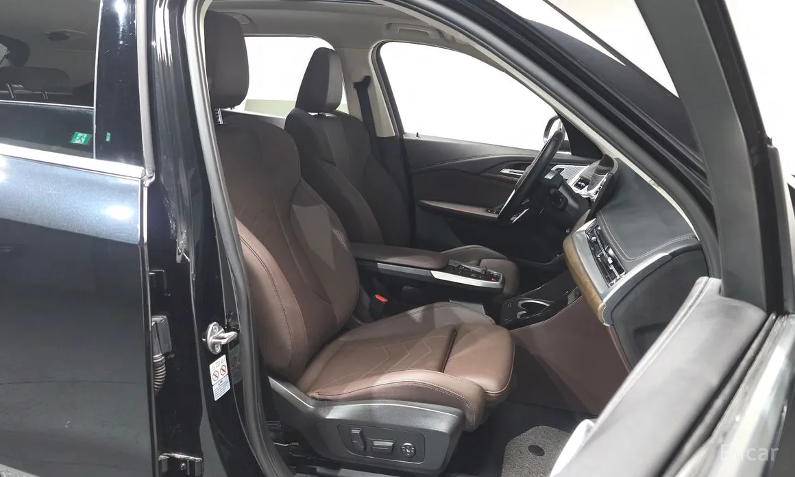 Фото 10 - BMW iX1