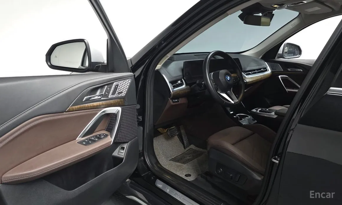 Фото 11 - BMW iX1