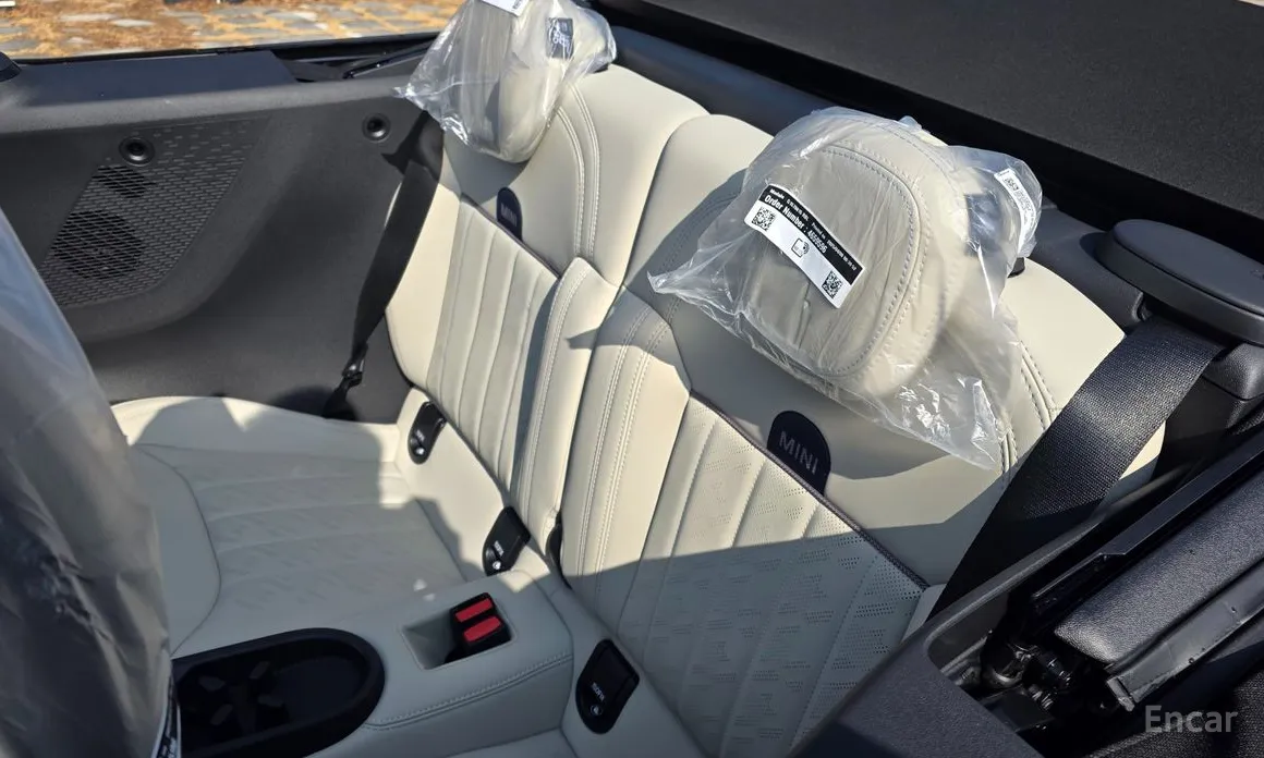 Фото 10 - Mini Cooper Convertible