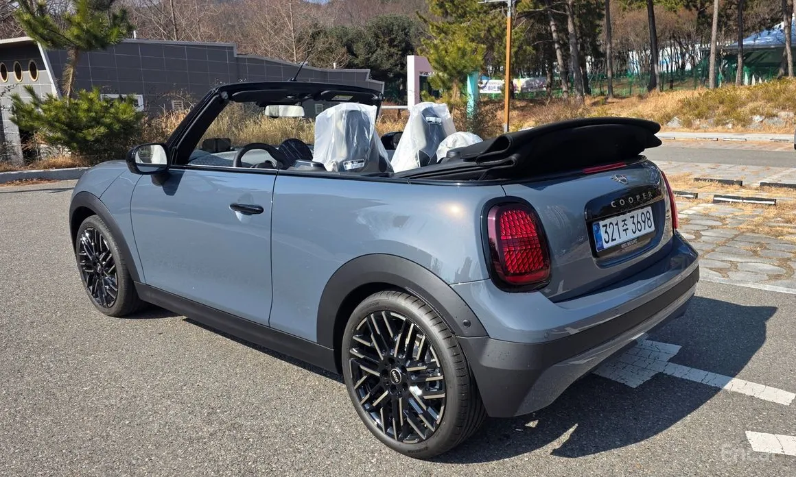 Фото 2 - Mini Cooper Convertible