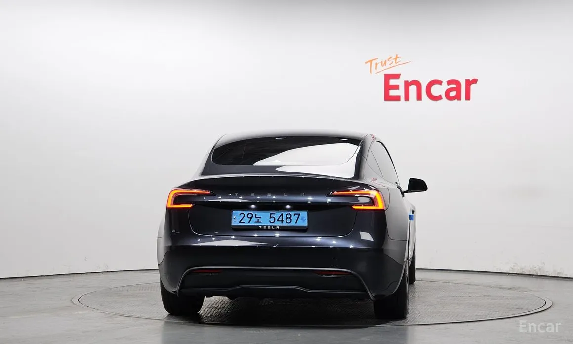 Фото 4 - Tesla Model 3