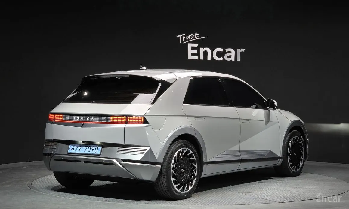 Photo 2 - Hyundai Ioniq 5