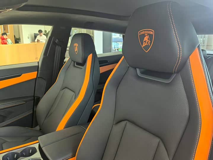 Фото 9 - Lamborghini Urus SE
