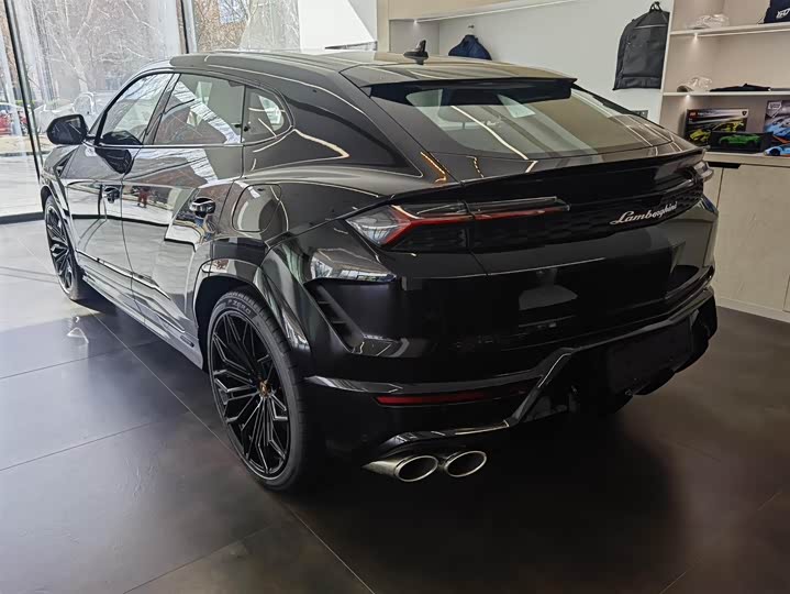 Photo 2 - Lamborghini Urus SE