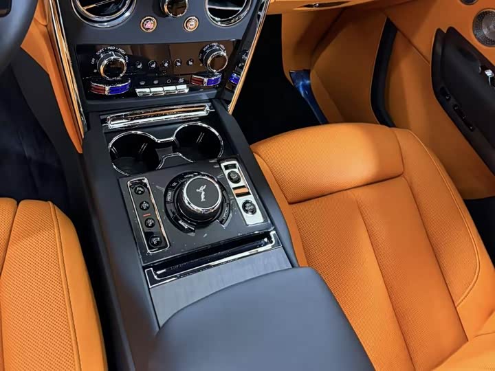 Фото 11 - Rolls-Royce Cullinan