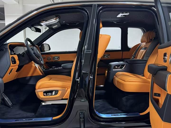 Фото 4 - Rolls-Royce Cullinan